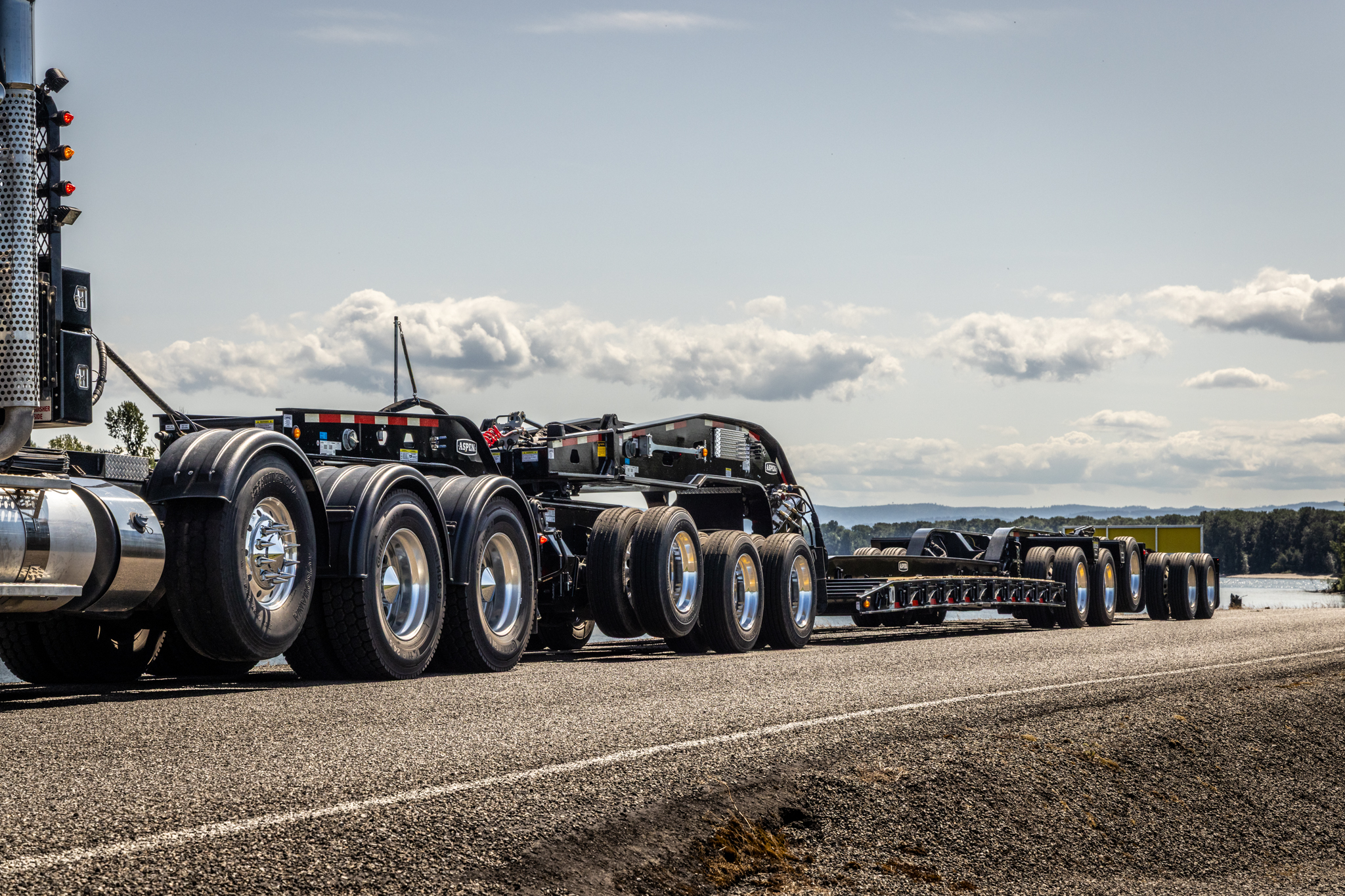 75 Ton Triaxle Lowbed - image 1 of 5