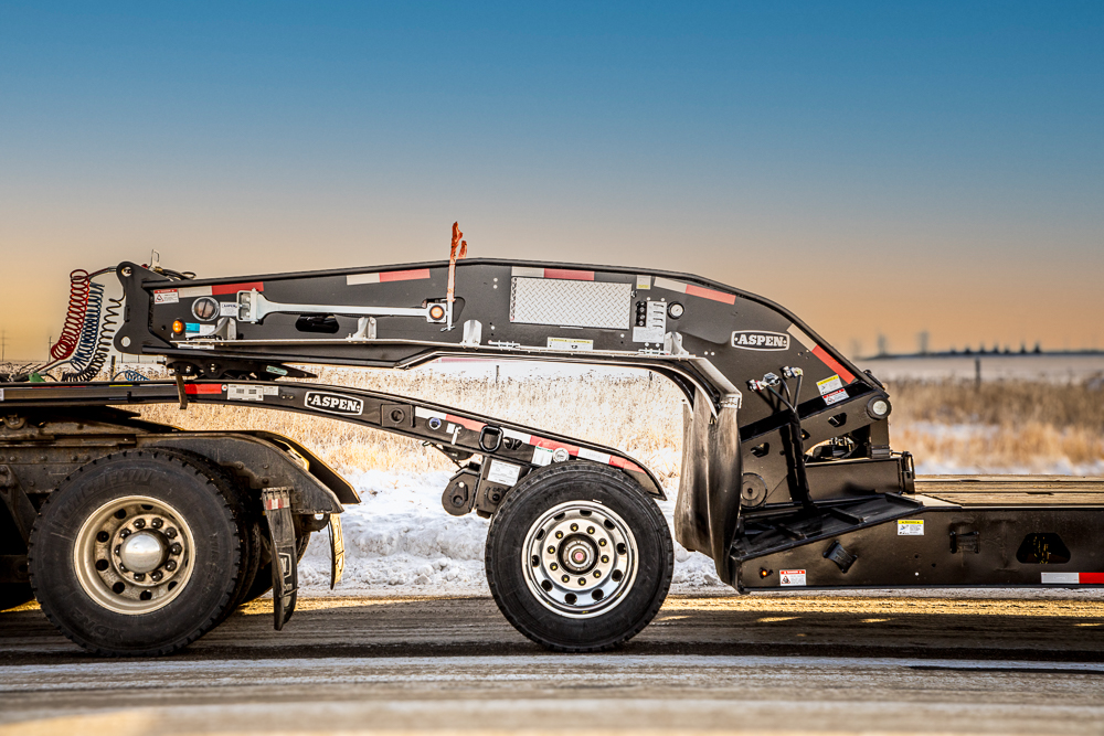 55 Ton Triaxle Hydraulic Gooseneck IRONHORSE 55 Ton Triaxle Hydraulic Gooseneck IRONHORSE - image 2 of 4