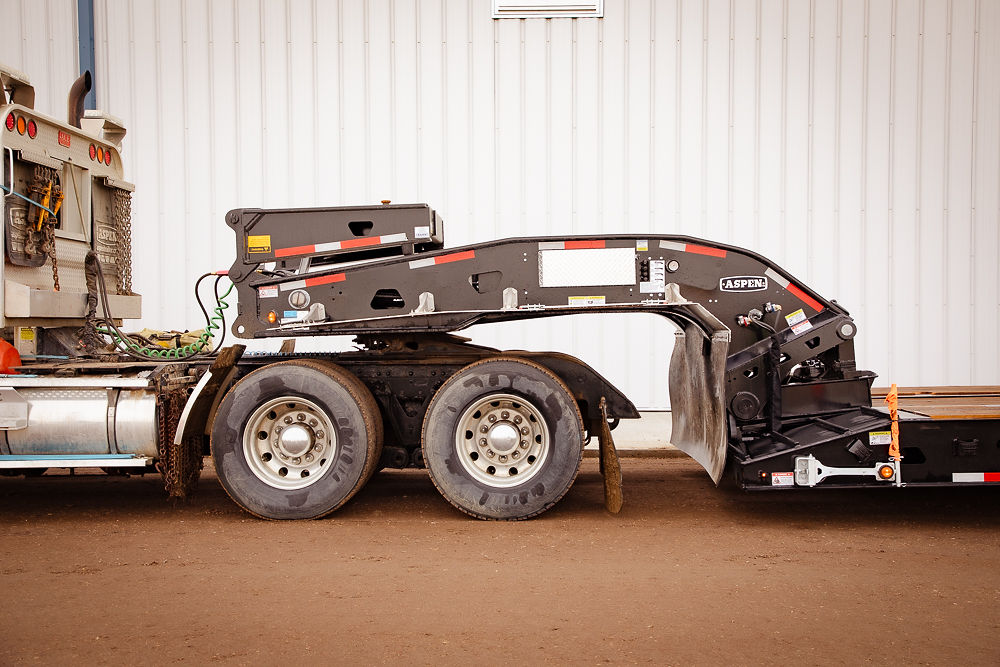 55 Ton Triaxle Hydraulic Gooseneck MUSTANG 55 Ton Triaxle Hydraulic Gooseneck MUSTANG - image 5 of 5