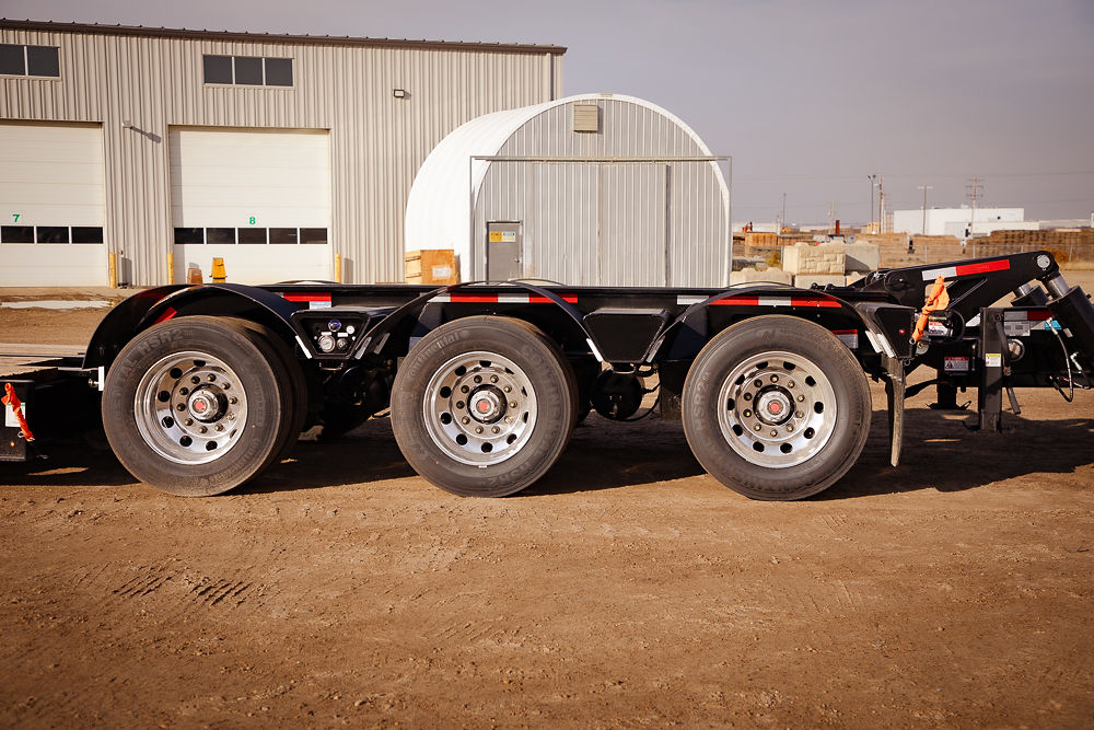 65 Ton Triaxle Hydraulic Gooseneck E-Series TRANSPORTER 65 Ton Triaxle Hydraulic Gooseneck E-Series TRANSPORTER - image 2 of 3